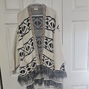 POL Geometric Fringe Open-Front Cardigan in Cream and Black